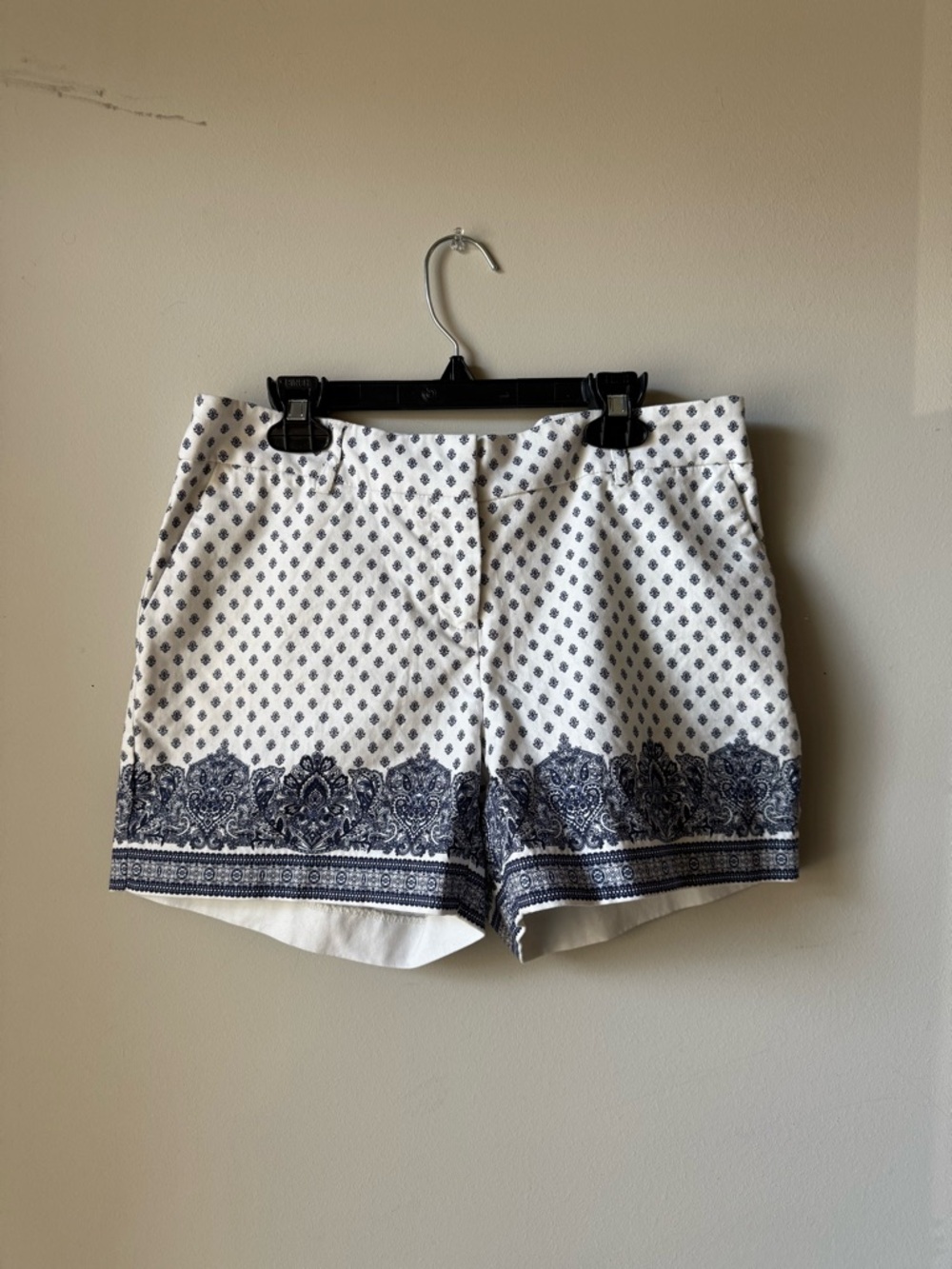 Artisan Ny White and Navy Printed Border Shorts